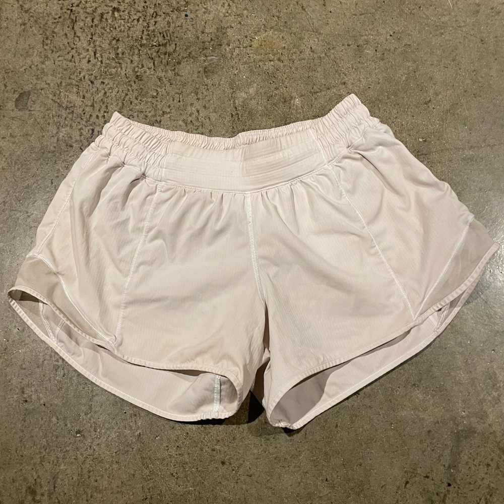 Lululemon Hotty Hot Shorts 2.5”